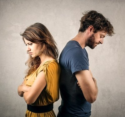 离婚诉讼期间男方借款33万元，债务应由谁来还？