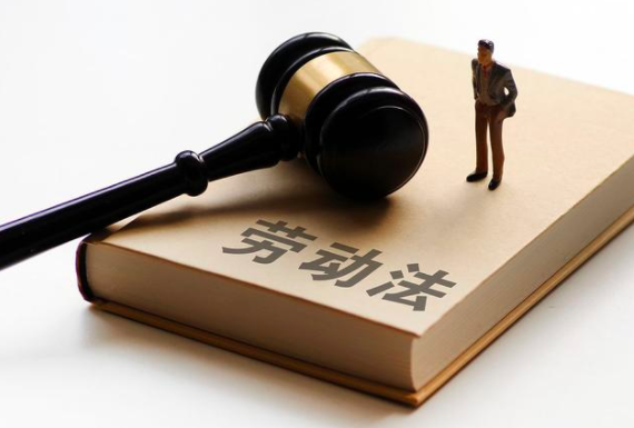 仲裁支持公司支付拖欠工资、生活费、代垫费用、经济补偿金，一审法院改判公司无需支付