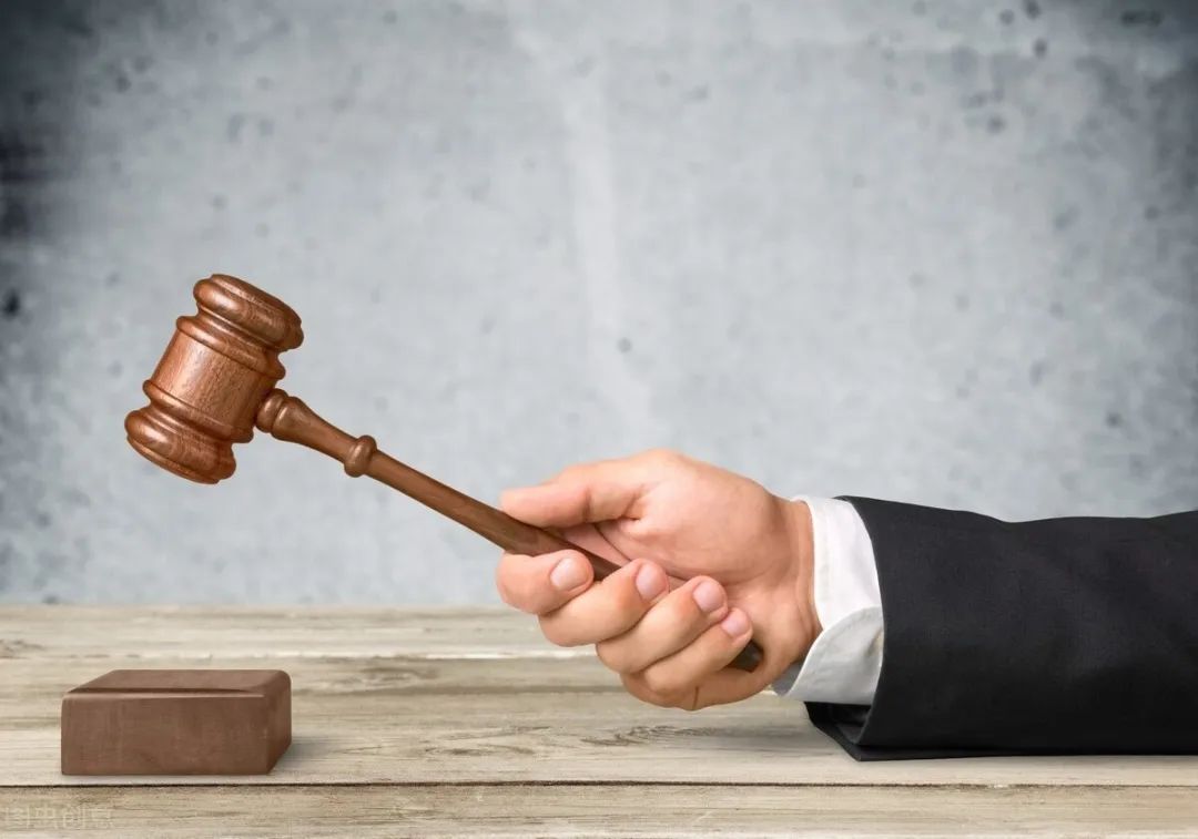 客服因客户辱骂回怼被开除，法院：事出有因，违法解除赔30万！