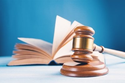 “失智”母亲被送进养老院，兄弟俩谁该做监护人？